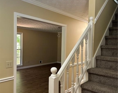 3305 Maple Ridge Court - Photo Thumbnail 5