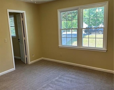 3305 Maple Ridge Court - Photo Thumbnail 17