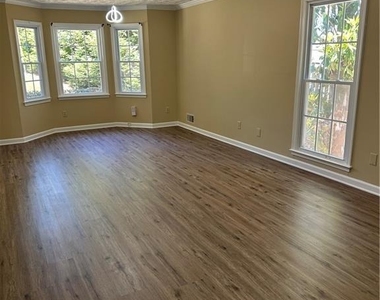 3305 Maple Ridge Court - Photo Thumbnail 8