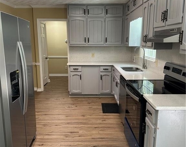 3305 Maple Ridge Court - Photo Thumbnail 10