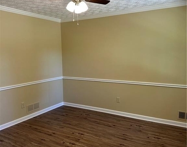 3305 Maple Ridge Court - Photo Thumbnail 3