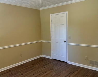 3305 Maple Ridge Court - Photo Thumbnail 4