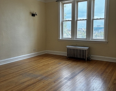 2840 W Addison Street - Photo Thumbnail 1