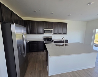 225 Cooney Way - Photo Thumbnail 6
