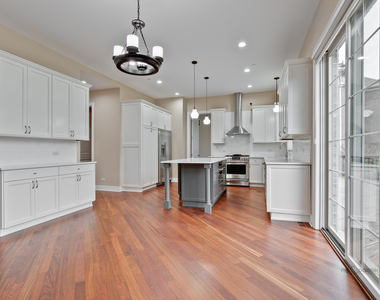 7229 Roxbury Court - Photo Thumbnail 12