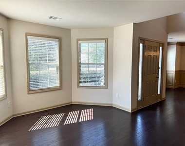 3238 Sag Harbor Court - Photo Thumbnail 4