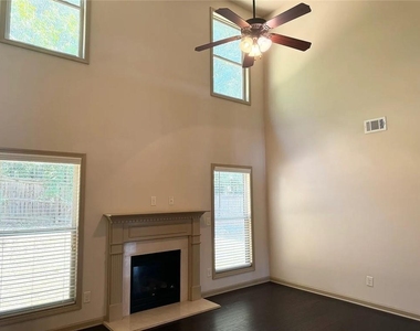 3238 Sag Harbor Court - Photo Thumbnail 9