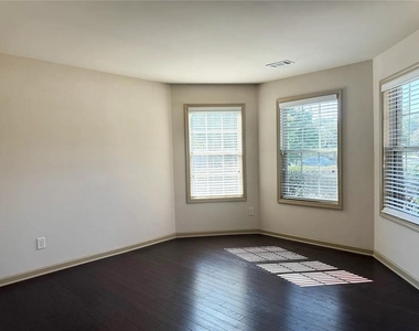 3238 Sag Harbor Court - Photo Thumbnail 5