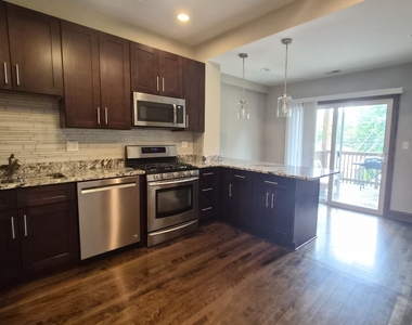 3238 N Hamlin Avenue - Photo Thumbnail 1