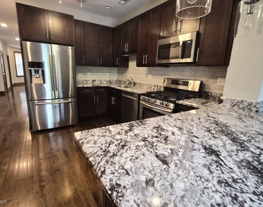 3238 N Hamlin Avenue - Photo Thumbnail 2