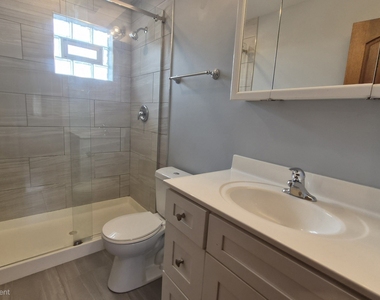 3238 N Hamlin Avenue - Photo Thumbnail 6