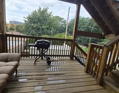 3238 N Hamlin Avenue - Photo Thumbnail 14