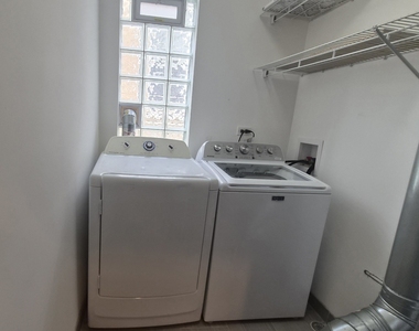 3238 N Hamlin Avenue - Photo Thumbnail 12