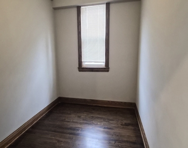 3238 N Hamlin Avenue - Photo Thumbnail 11
