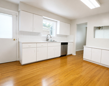 7011 N Hamlin Avenue - Photo Thumbnail 1