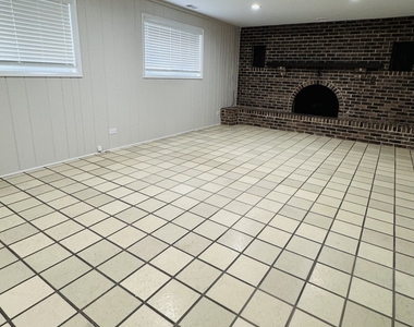 7011 N Hamlin Avenue - Photo Thumbnail 7