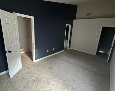 950 Redwood Drive - Photo Thumbnail 12