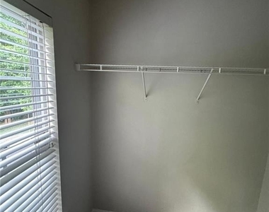 950 Redwood Drive - Photo Thumbnail 13