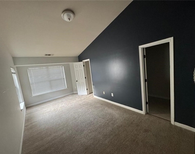 950 Redwood Drive - Photo Thumbnail 5