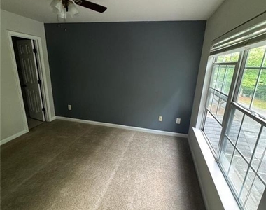 950 Redwood Drive - Photo Thumbnail 10