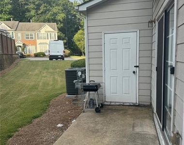 950 Redwood Drive - Photo Thumbnail 7