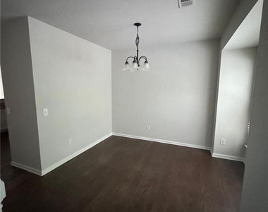 950 Redwood Drive - Photo Thumbnail 1
