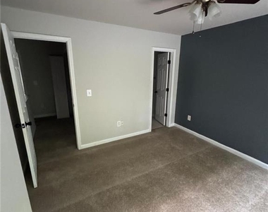 950 Redwood Drive - Photo Thumbnail 6