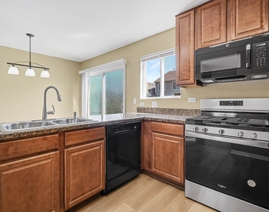24617 Patriot Square Drive S - Photo Thumbnail 6
