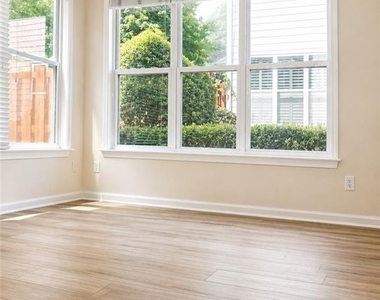 388 Saint Claire Drive - Photo Thumbnail 7