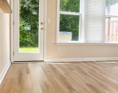 388 Saint Claire Drive - Photo Thumbnail 8