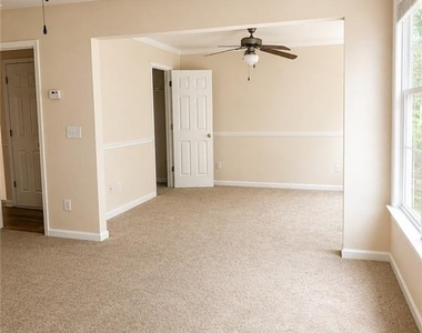 388 Saint Claire Drive - Photo Thumbnail 11