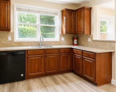388 Saint Claire Drive - Photo Thumbnail 5