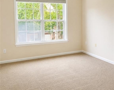 388 Saint Claire Drive - Photo Thumbnail 14