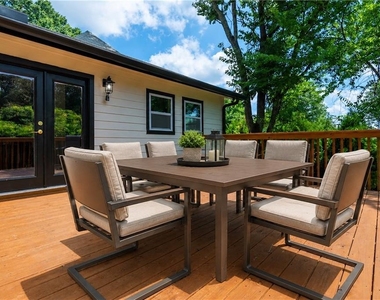 1129 Sanders Avenue Se - Photo Thumbnail 5