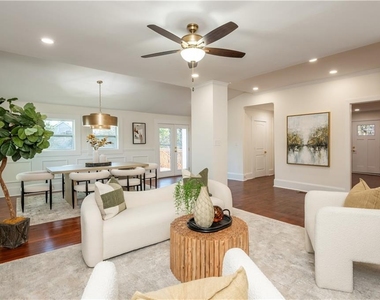 1129 Sanders Avenue Se - Photo Thumbnail 2