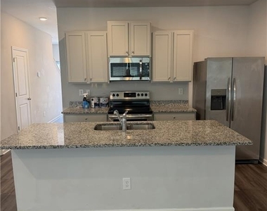 137 Village Green Drive Nw - Photo Thumbnail 4