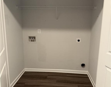 137 Village Green Drive Nw - Photo Thumbnail 10