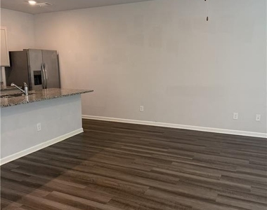 137 Village Green Drive Nw - Photo Thumbnail 3