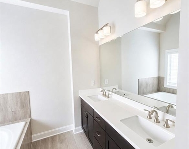 6596 Marlowe Glen Way - Photo Thumbnail 14
