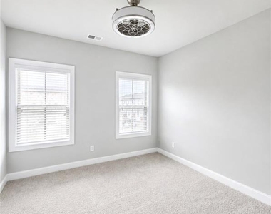 6596 Marlowe Glen Way - Photo Thumbnail 17