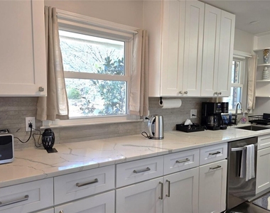 2457 Sunset Drive Ne - Photo Thumbnail 8