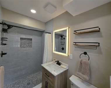 2457 Sunset Drive Ne - Photo Thumbnail 11