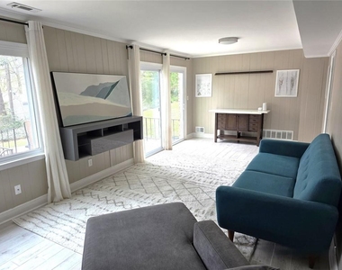2457 Sunset Drive Ne - Photo Thumbnail 5