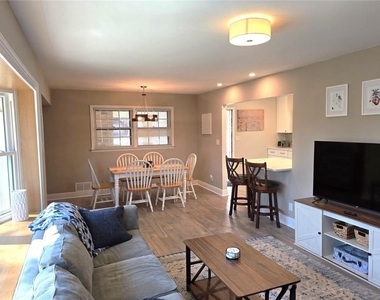2457 Sunset Drive Ne - Photo Thumbnail 2