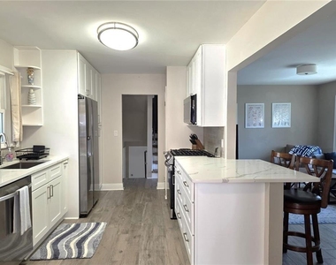 2457 Sunset Drive Ne - Photo Thumbnail 6