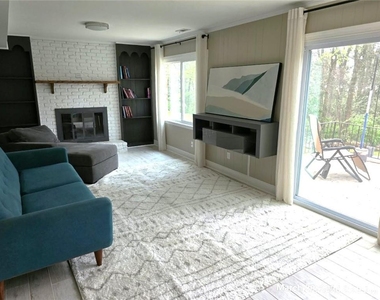 2457 Sunset Drive Ne - Photo Thumbnail 3