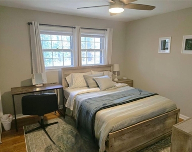 2457 Sunset Drive Ne - Photo Thumbnail 10