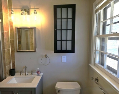 2457 Sunset Drive Ne - Photo Thumbnail 13