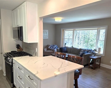 2457 Sunset Drive Ne - Photo Thumbnail 7