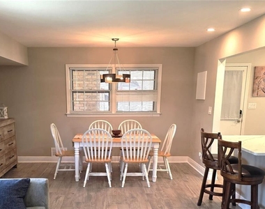 2457 Sunset Drive Ne - Photo Thumbnail 9